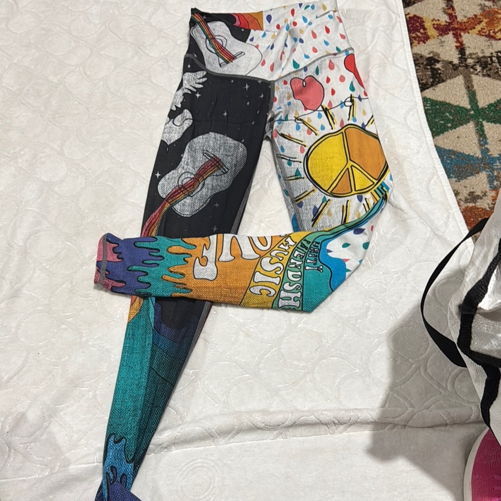 Black and White Artistic Leggings with Dynamic Imagery